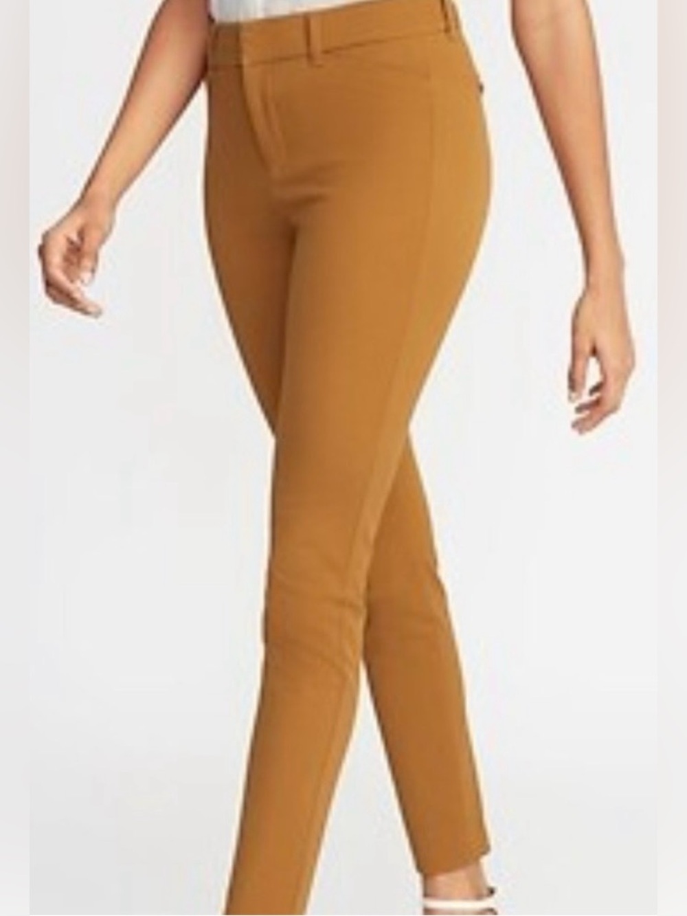 ♥️Old Navy women’s Cropped Pants in Mustard Yellow